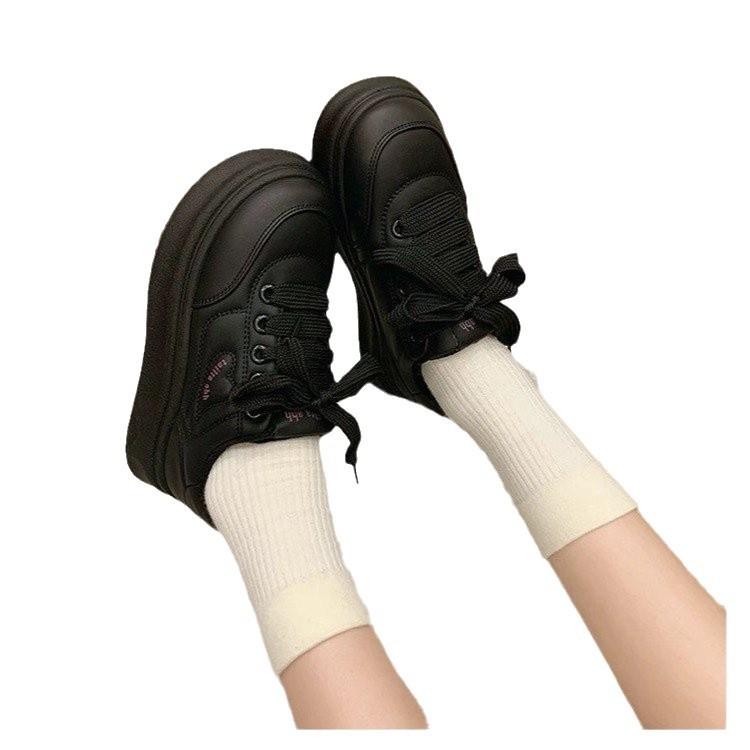 Толстая подошва кожаная поверхность белые туфли женские весна 2025 новые кексы усиление нишевая обувь хлеб повседневная спортивная обувь для скейта