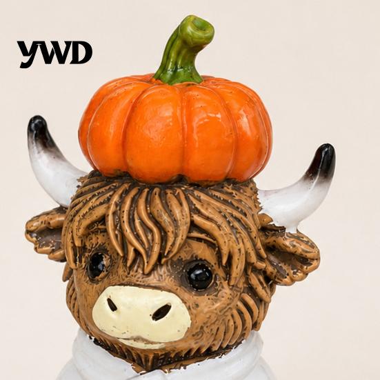 Rustic Pastoral Style Ornaments Cute Sitting Highland Cow Pumpkin Figurine, Resin Statue Ornament Indoor Outdoor Decorative Accents for Autumn Harvest