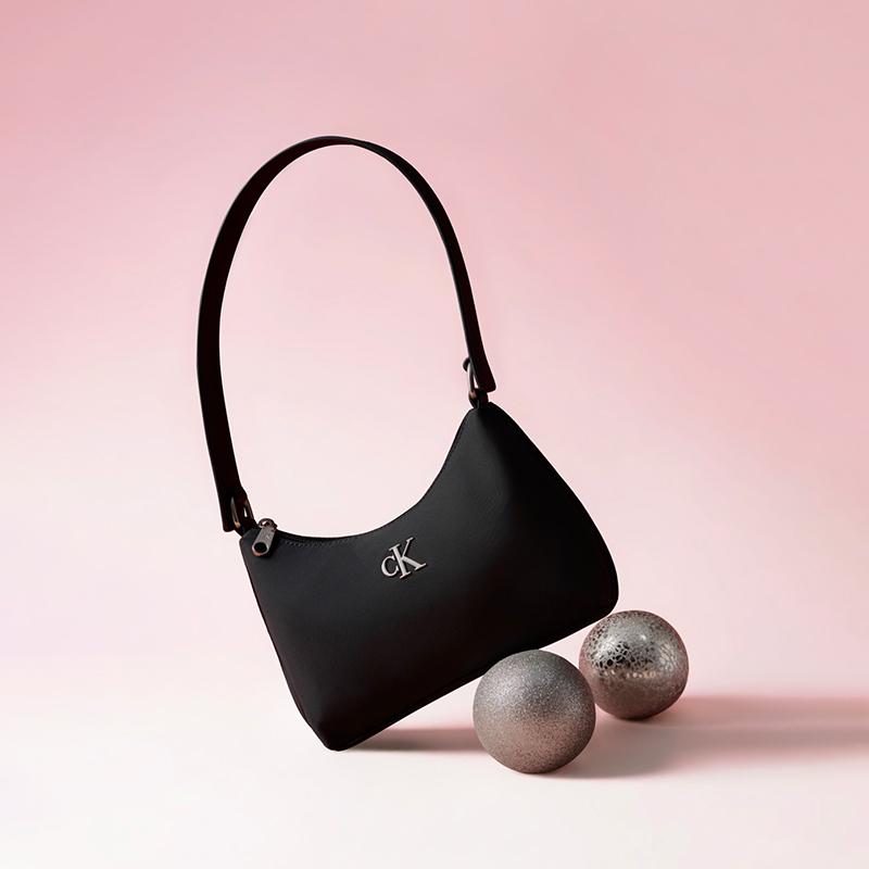 Calvin Klein Сумка через плечо из ткани с молнией и буквой для commuters Средние женские сумки Космический-Черный 4K0009G-UB1