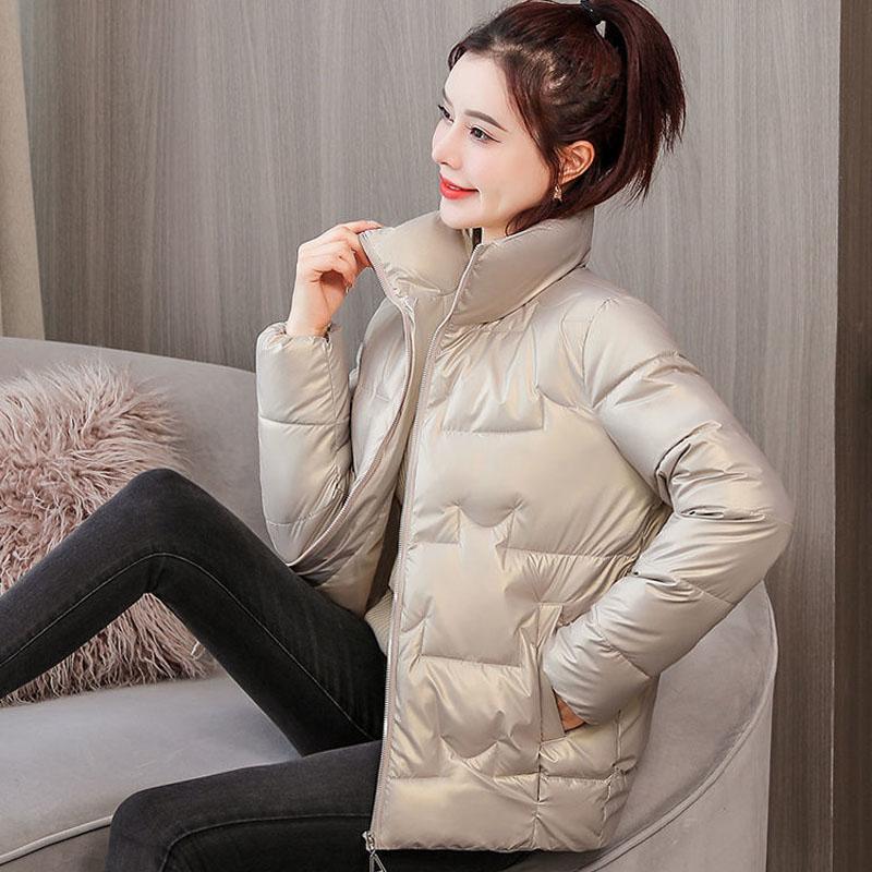 Зимняя женская хлопковая стеганая куртка. Яркое женское пальто с коротким воротником-стойкой. Утепленная пуховая хлопковая стеганая куртка для женщин.