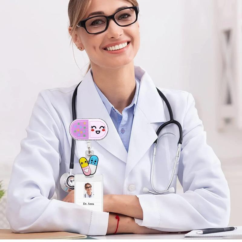 Унисекс Держатели для ID-карт с именем Выдвижной бейдж-ролик Мультяшные больничные медицинские иконки Милые броши-клипсы для медсестры и врача Брелоки