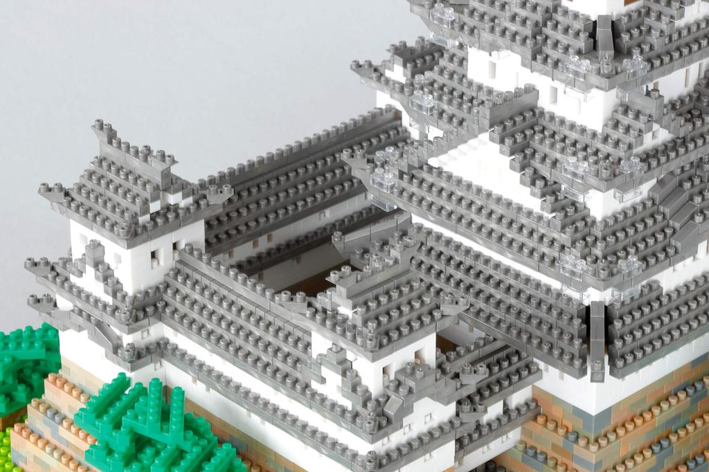 Kawada Nanoblock Himeji Castle Special Deluxe Edition, версия Metallic Silver. НБ-042А