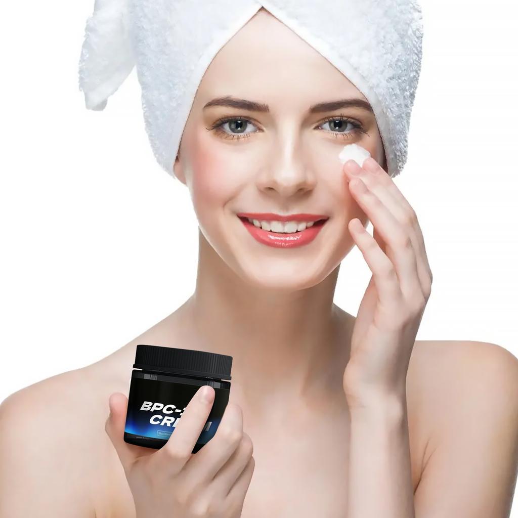 Успокаивающий увлажняющий крем глубоко питает, устраняет сухость и снимает дискомфорт, подходит для лица, спины, шеи и рук.