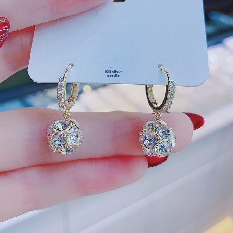 Серьги-шарики с бриллиантами: Изысканные заколки в корейском стиле для женщин — универсальный, роскошный и модный дизайн