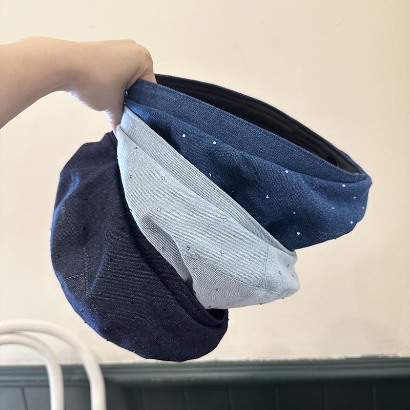 Широкие ограненные бриллианты открывают лицо, маленький джинсовый берет, женская мода для улицы, тонкая шляпа художника, шляпа газетчика с плоским верхом Tide