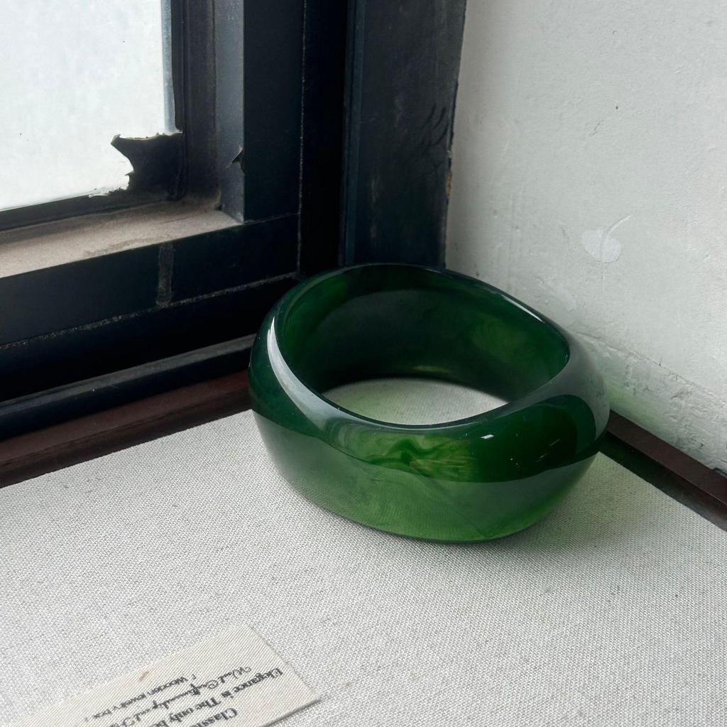 Exaggerated Irregular Geometric Resin Bracelet for Women - Fashionable Wide Bangle