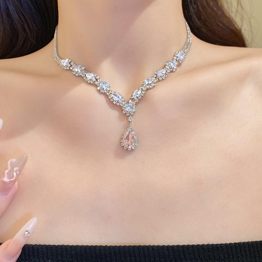 Серебряное ожерелье «Хрустальные слезы» с подвеской-каплей циркона - Элегантная модная цепочка на ключицу