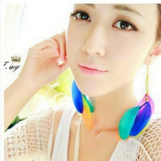 Контрастные серьги-перья в стиле бохо