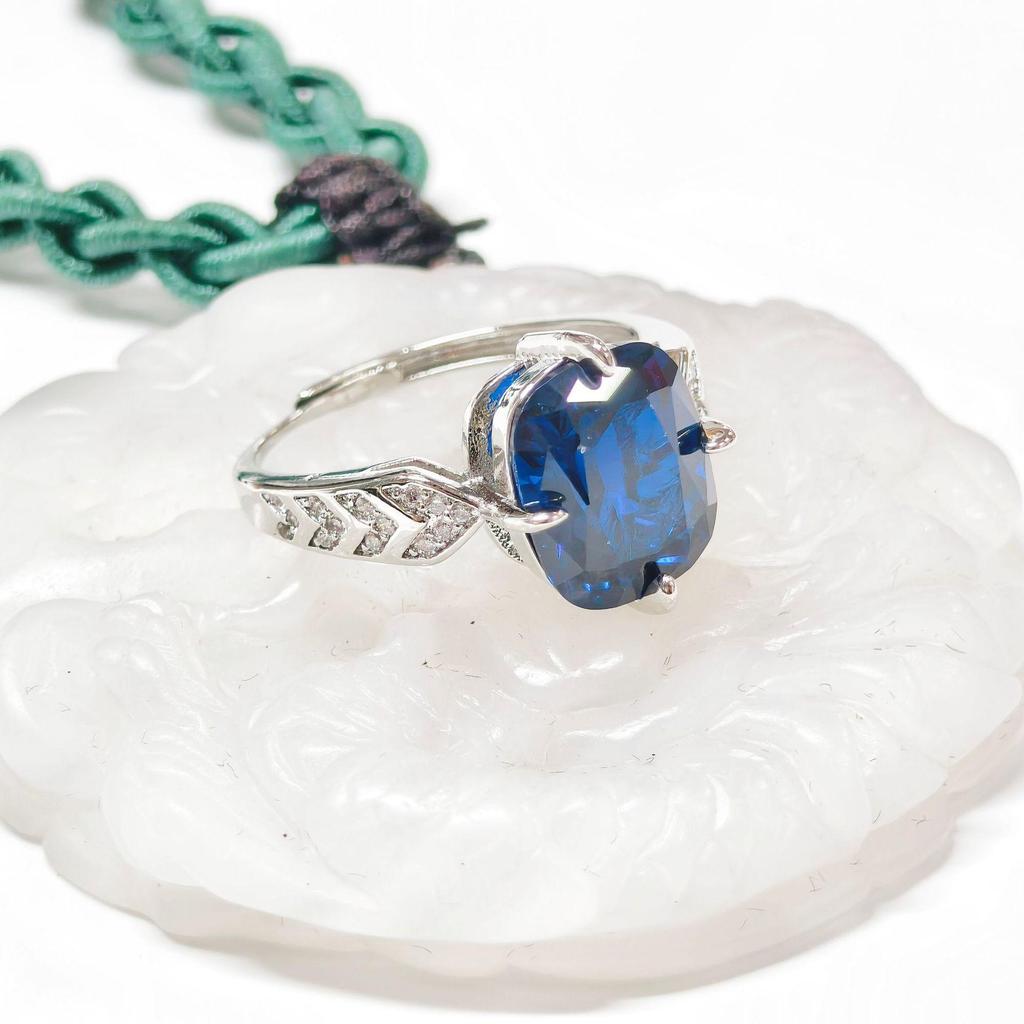 Gessen Jewelry: Изысканное женское кольцо с инкрустацией бриллиантами и драгоценными камнями в виде листьев, модное и рекомендуемое.
