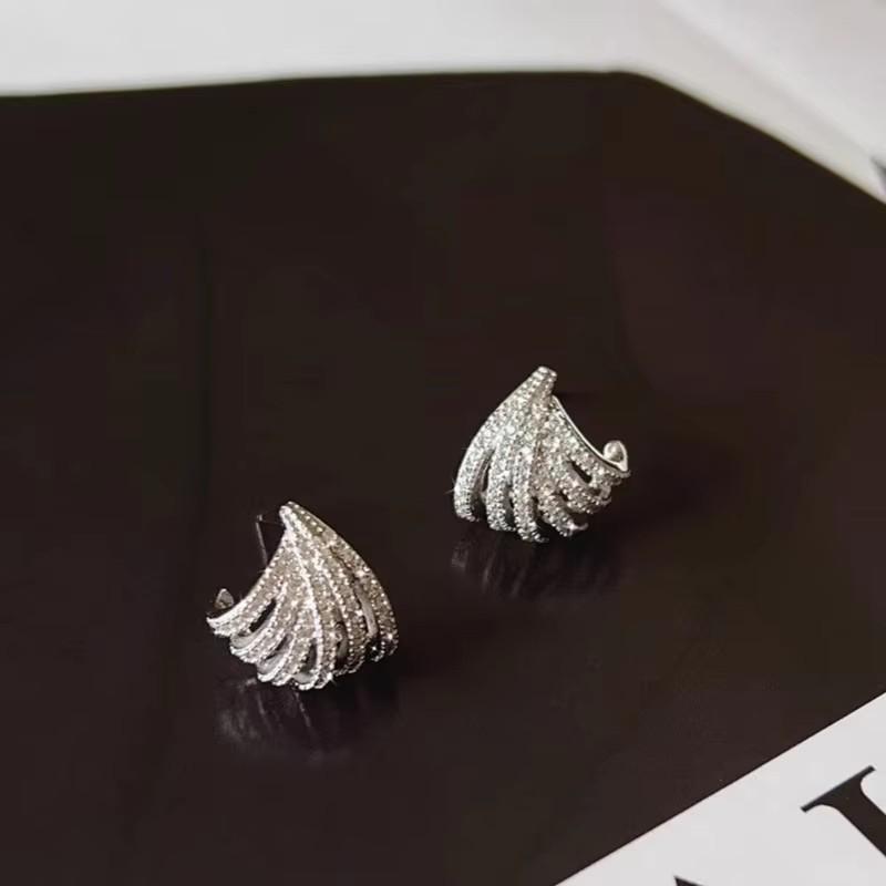 Новые модные серьги-пусеты в виде когтей с ослепительными кубическими циркониями, нежные изящные аксессуары, универсальные женские украшения для вечеринок