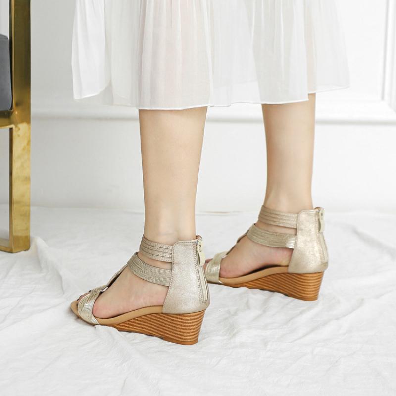 Босоножки на танкетке Летние женские туфли больших размеров с застежкой-молнией сзади Римские туфли