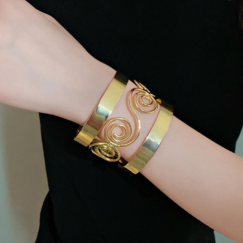 Открытый браслет с металлическим узором Европейский и американский браслет индивидуального дизайна Холодный стиль Темперамент Дикий браслет для женщин