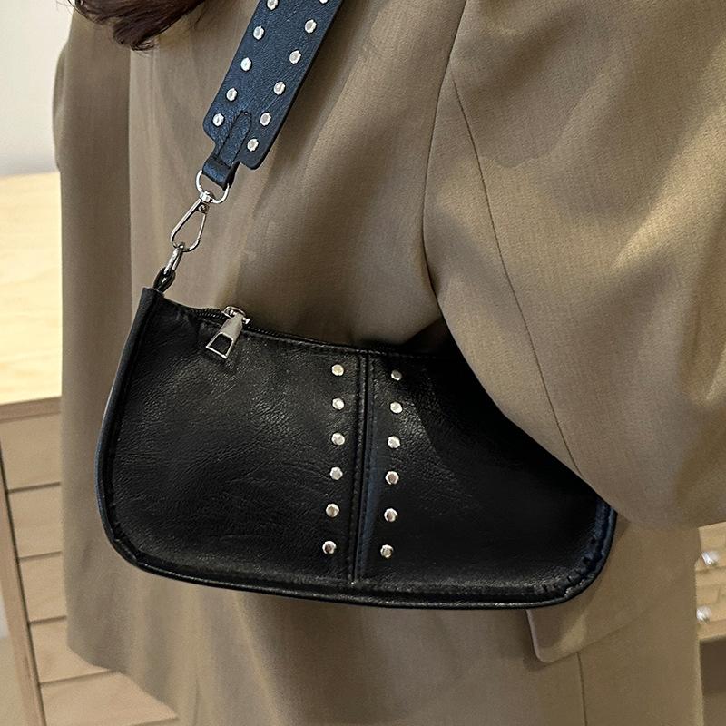 High End Fashionable Shoulder Bag for Women In Autumn New Retro Oil Leather Casual Crossbody Bag Fashionable Rivets for Women