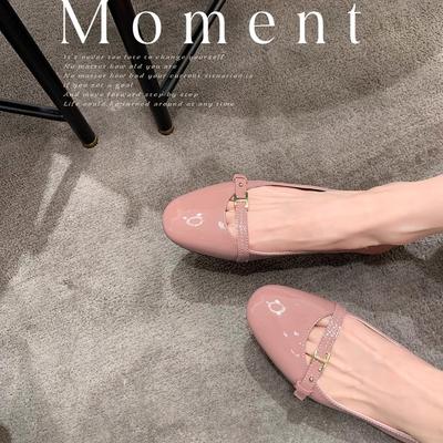 Туфли темперамент маленькая круглая голова пряжка на ремешке патентная кожа плоская подошва для работы одинарные туфли женские весна