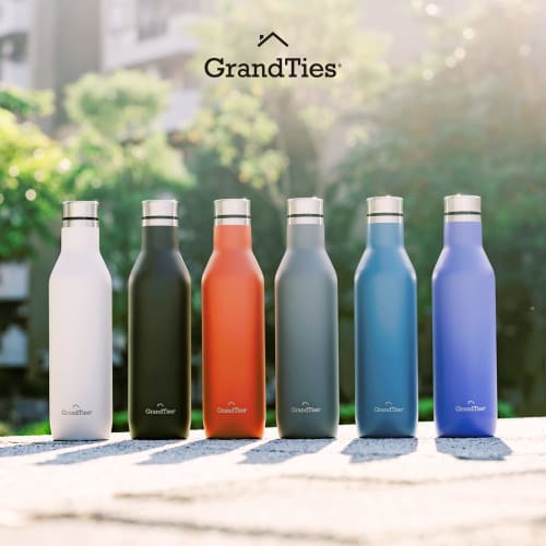 GRANDTIES Traveler Bottle, 620ml, available in six colors (Cobalt Blue), with two lids. This stainless steel bottle features a double-walled vacuum in