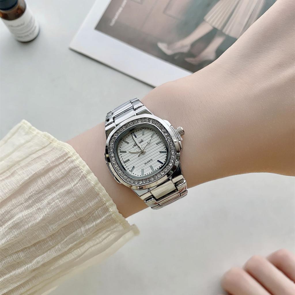 Часы женские квадратные из сплавной стали с ремешком и стрелками