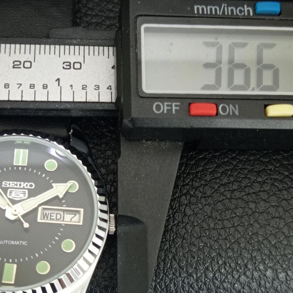 ОТРЕСТАВРИРОВАННЫЕ ВИНТАЖНЫЕ МУЖСКИЕ АВТОМАТИЧЕСКИЕ ЧАСЫ SEIKO 5 ЯПОНИЯ ЧЕРНЫЙ ЦИФЕРБЛАТ a444262-1