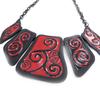 [J4229] - Дизайнерское колье «Арабески» черно-красное