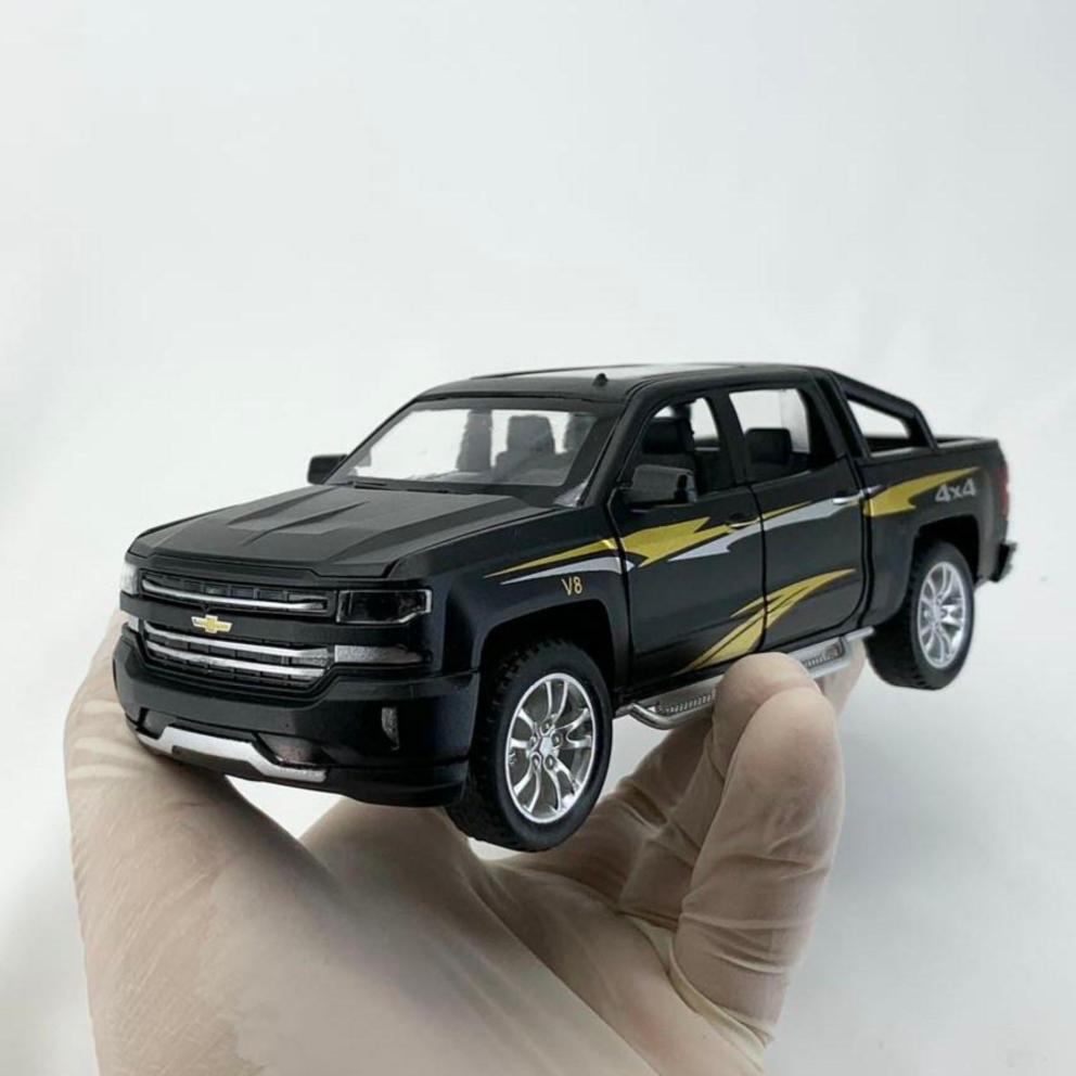 1:32 Chevrolet Silverado SUV Diecast Model Toy Car