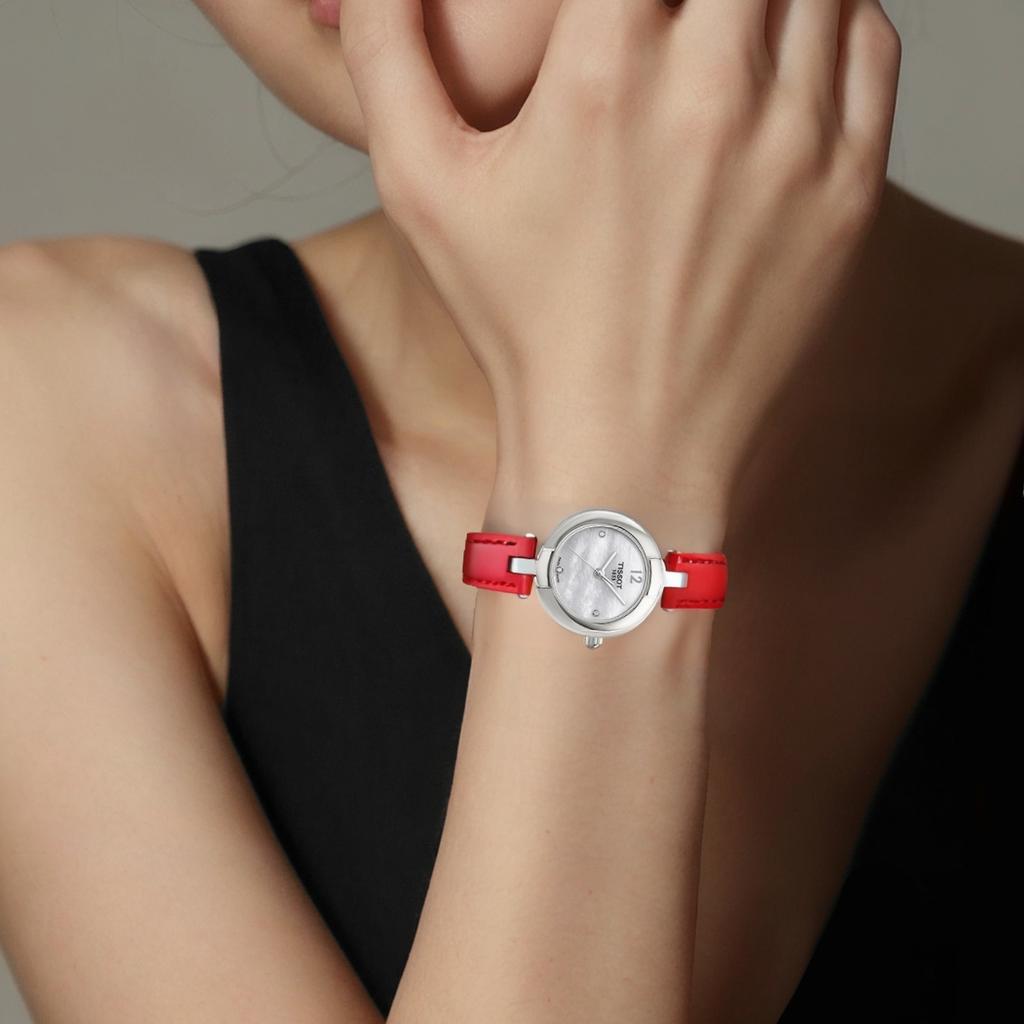 Tissot Розовая Многоцветная Коллекция Кварцевый Механизм Водонепроницаемость 30м Женские Часы 28мм Серебристый Циферблат T084.210.16.116.00