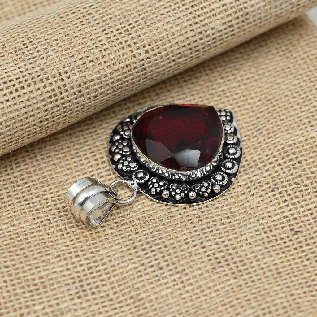 Гранатовый драгоценный камень стерлингового серебра 925 пробы Ювелирные изделия ручной работы Элегантный кулон для нее