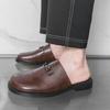 Designer New Men's Metal Button Half Slippers Driving Shoes Casual Pu Leather Mules Moccasins Breathable Loafers Zapatos Hombre