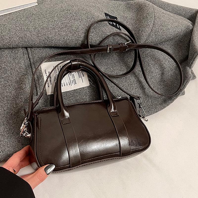 Super fire small bag women's autumn and winter retro 2025 new versatile shoulder messenger bag casual portable work tote bag