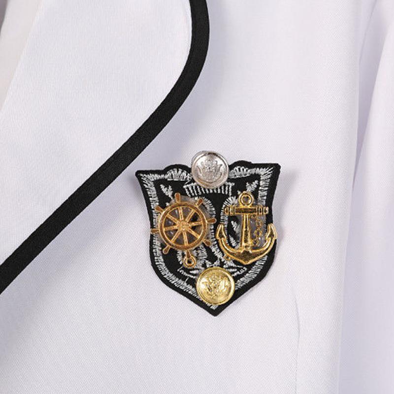 Детская школьная форма и хор учеников начальной школы с длинными рукавами, читающих школьную форму британских школьников