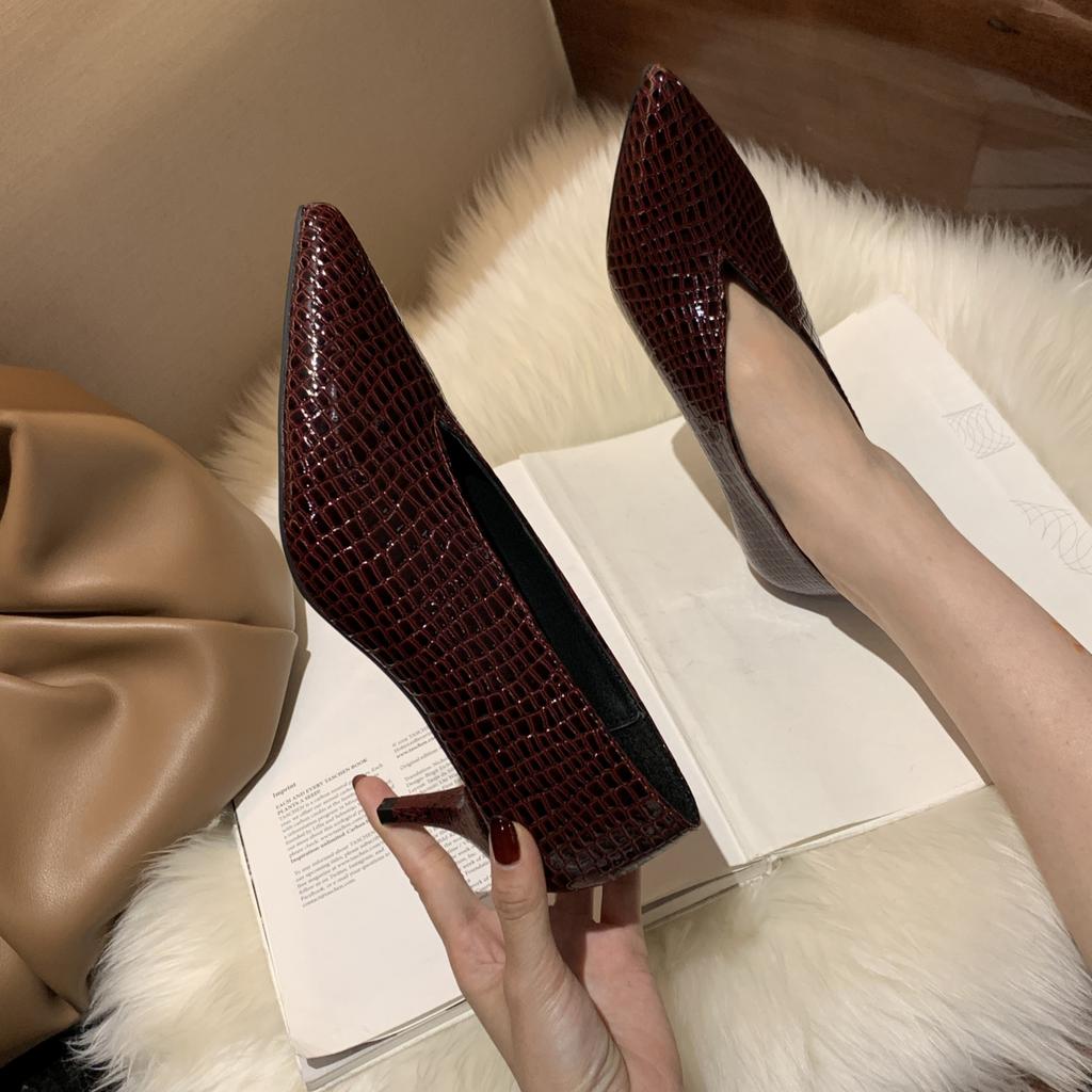 Мода заостренный носок V-образный вырез лакированные ботильоны женские шпильки 2024 осень новые сапоги с рисунком змеиной кожи тонкие кожаные сапоги