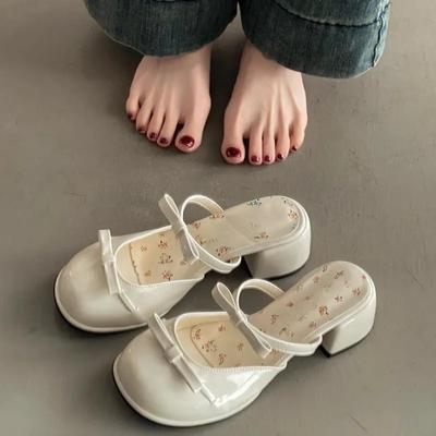 Туфли-мюли с бантом на блочном каблуке с закрытым носком, женская уличная обувь, лето 2025, новые милые и универсальные сандалии с цветочным принтом