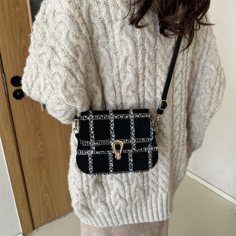 Elegant Minimalist Women's Canvas Crossbody Bag With Unique Saddle Design For Everyday Use