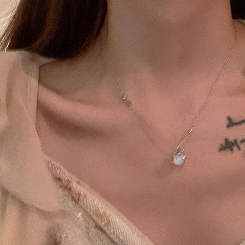 Firefly Moonlight Stone Necklace Fashion Simple Women Personality Light Luxury Zircon Necklaces Jewelry Party Gifts Accessories