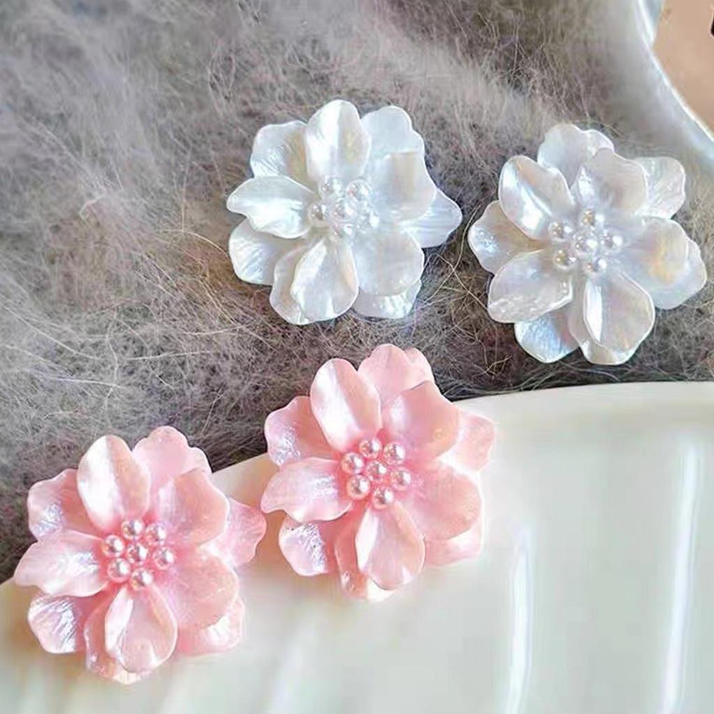 Elegant Pearls Flower Stud Earrings for Women Floral Shaped Ear Rings Accessories Fashion Jewelry for Daily Commute