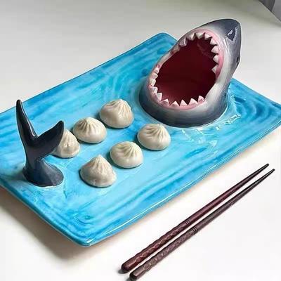 Посуда ручной работы Керамическая тарелка с изображением акулы на берегу моря Тарелка для пельменей Десертная тарелка Обеденный стол Украшение кухни Тарелка для суши