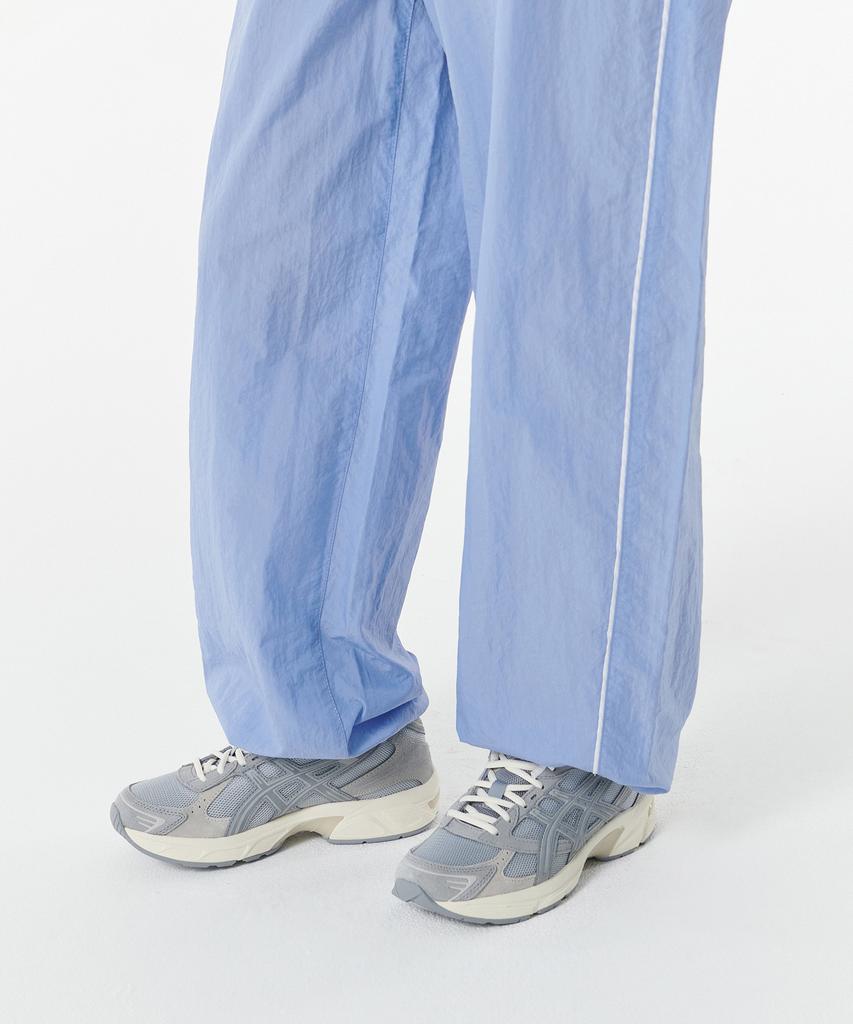 MUSINSA STANDARD WOMAN Side Line Wide Track Pants [Sky Blue]