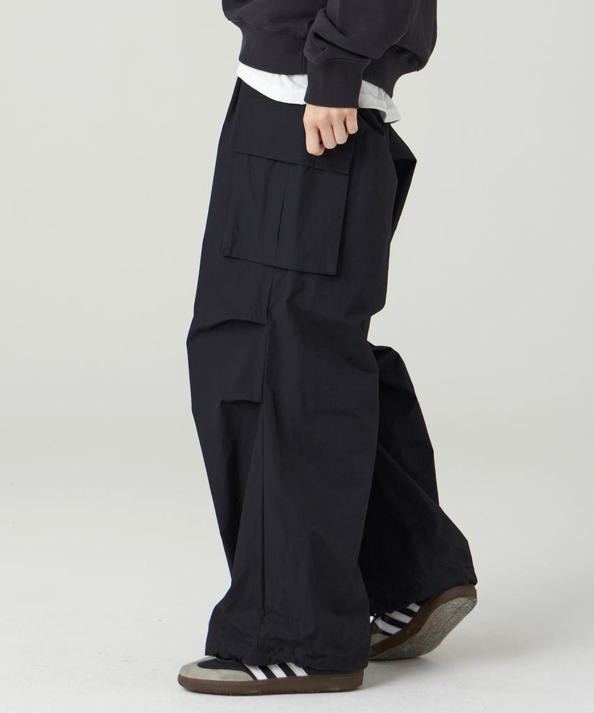 URBANAGE Waterproof Single-Pleat Cargo Parachute Wide Pants_Black