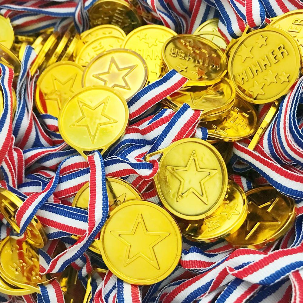 50 шт. Золотая пластиковая медаль Победителя Наградная медаль для детей Спортивные игры Соревнования Вечеринка Сувениры и Украшения