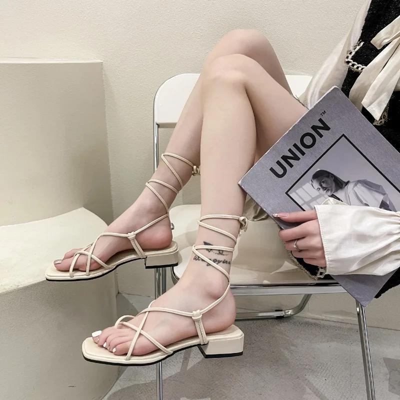 2024 Брендовые женские туфли с перекрестной шнуровкой, модные модные сандалии для платья, женские летние с открытым носком и квадратным носком, однотонные босоножки на каблуке