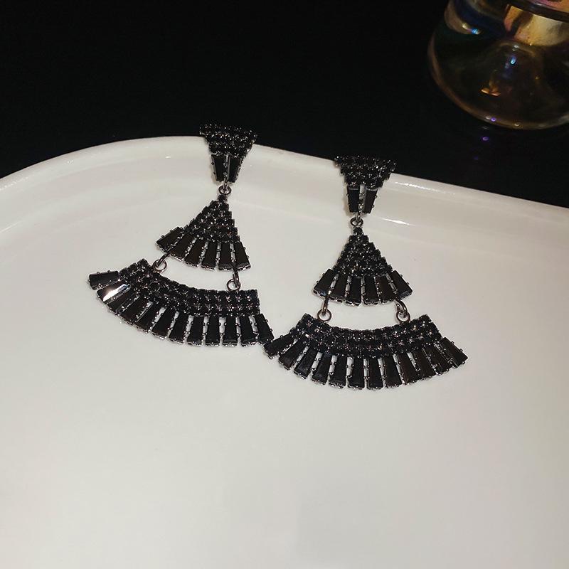 Silver Needle Feather Fringed Earrings Long Light Luxury Atmospheric Stud Earrings Personalized Design Earrings