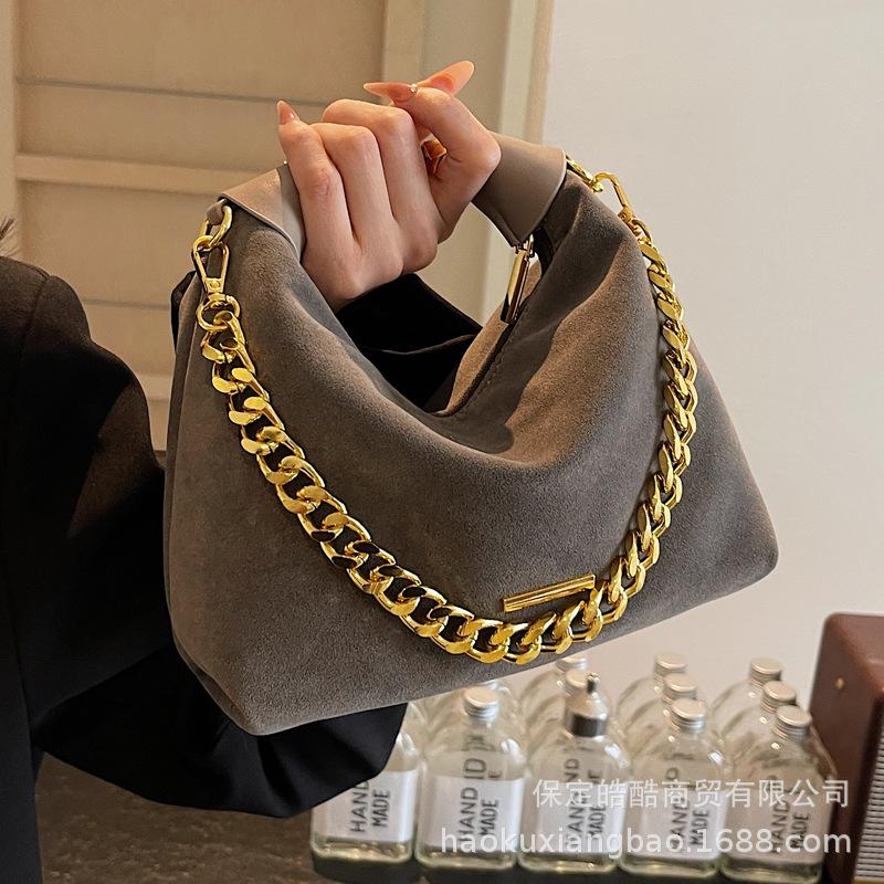 Niche design textured commuter portable women's bag 2025 autumn and winter new retro matte chain crossbody dumpling bag