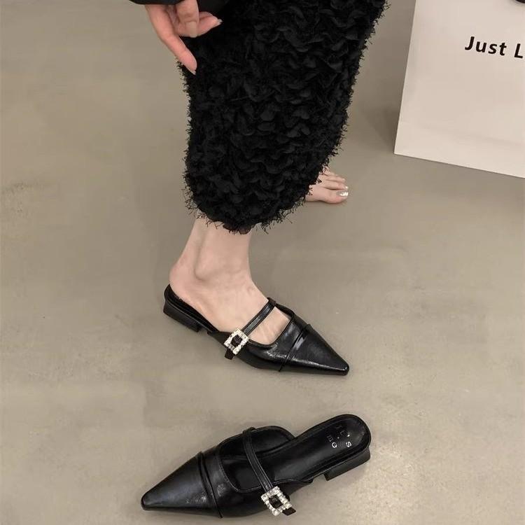 Hot Selling 2025 Summer New Elegant Solid Color Sexy Pointy Crystal Buckle Decorative Party Low Heel Slippers Zapatillas Mujer