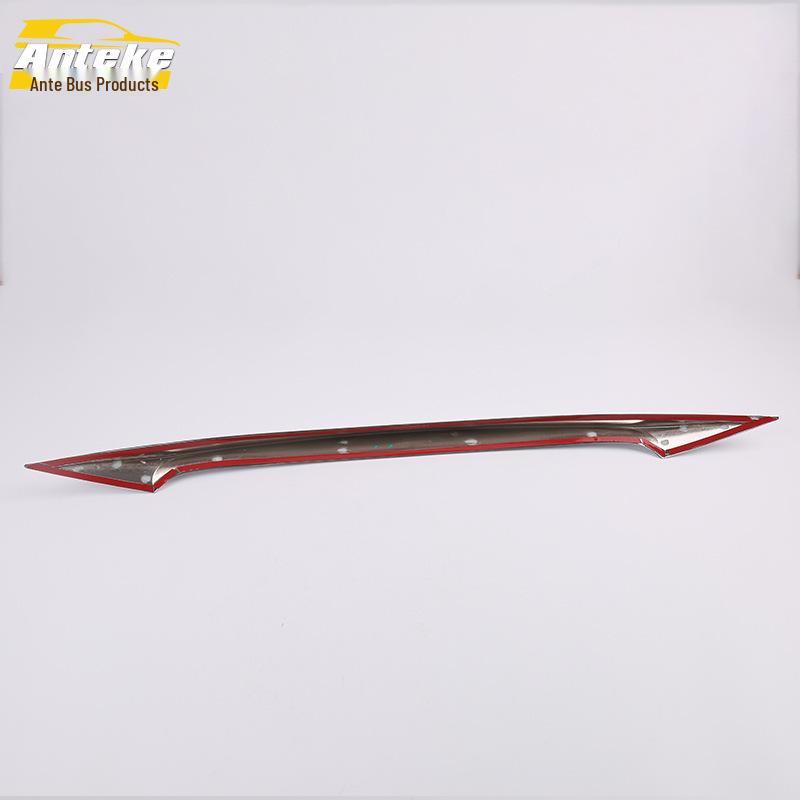 16 Qashqai Накладка на заднее крыло: Гальванизированная декоративная накладка на заднюю дверь и окно