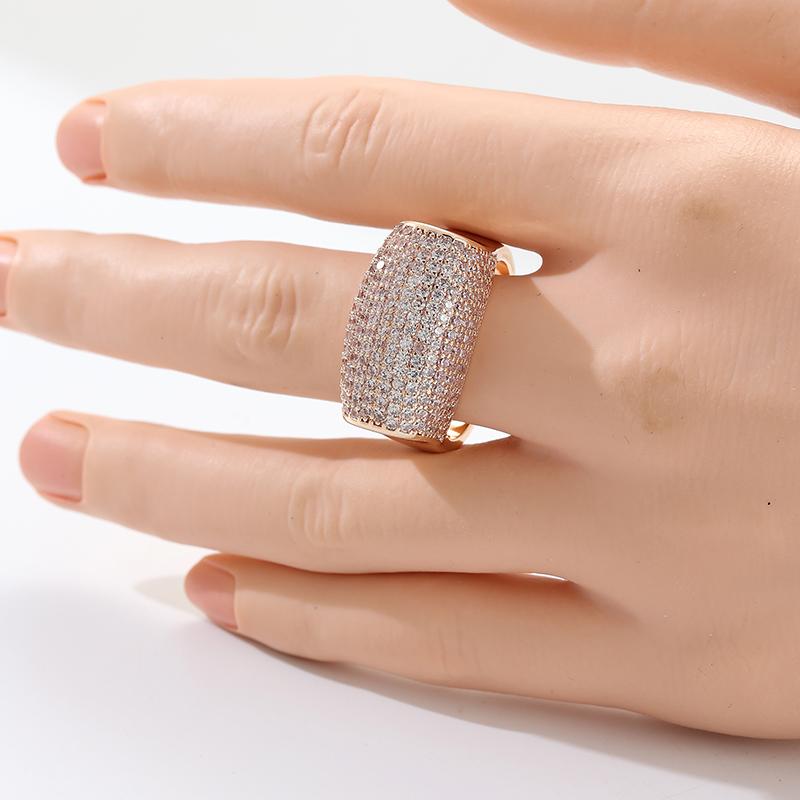 Роскошное женское кольцо с белыми фианитами Micro Pave Эстетичный золотой цвет Геометрия Повседневное ношение Вечеринка Украшение Подарок на годовщину
