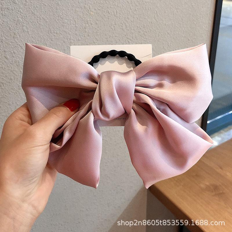 Атласная заколка с бантиком: Роскошный красный цветок и украшение из резинки