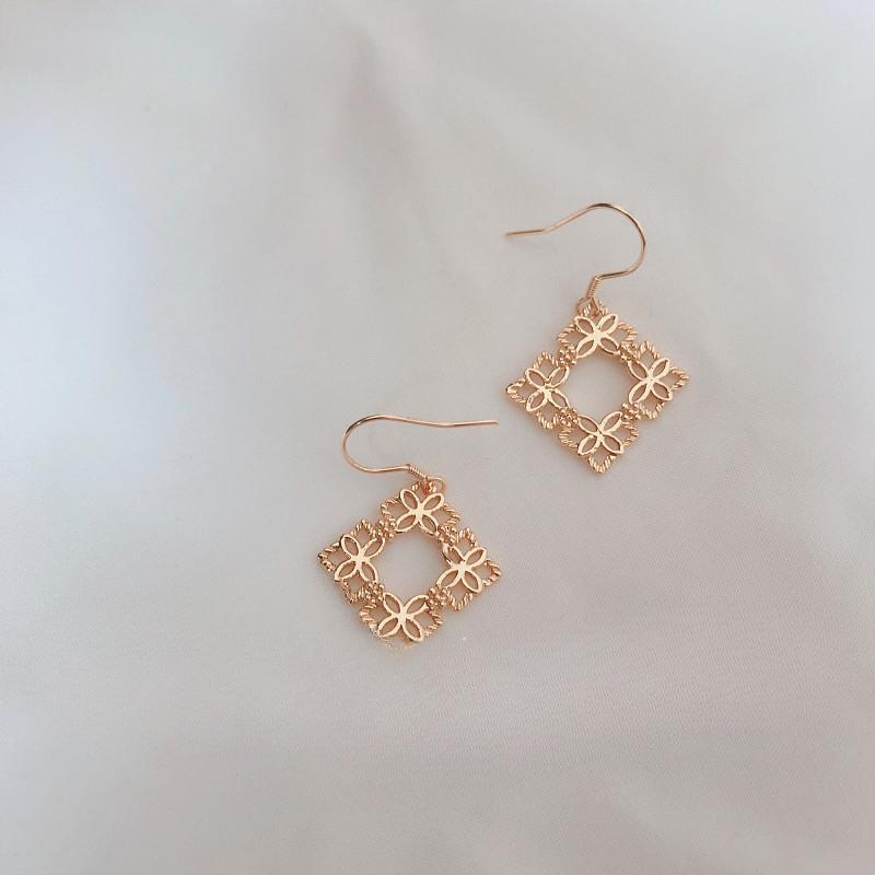 Милые полые квадратные серьги-бабочки с крючком для ушей, женские серьги Niche Design Sense Square, простые серьги Cold Wind