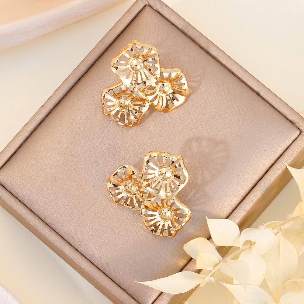 Винтажные цветочные полые металлические ретро-серьги, индивидуальные золотые роскошные украшения для ушей