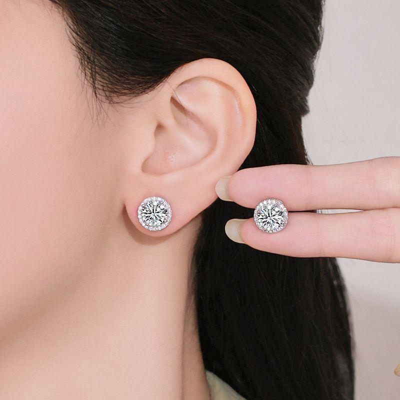 Роскошные разноцветные муассанитовые серьги-гвоздики круглой огранки 2 карата из стерлингового серебра