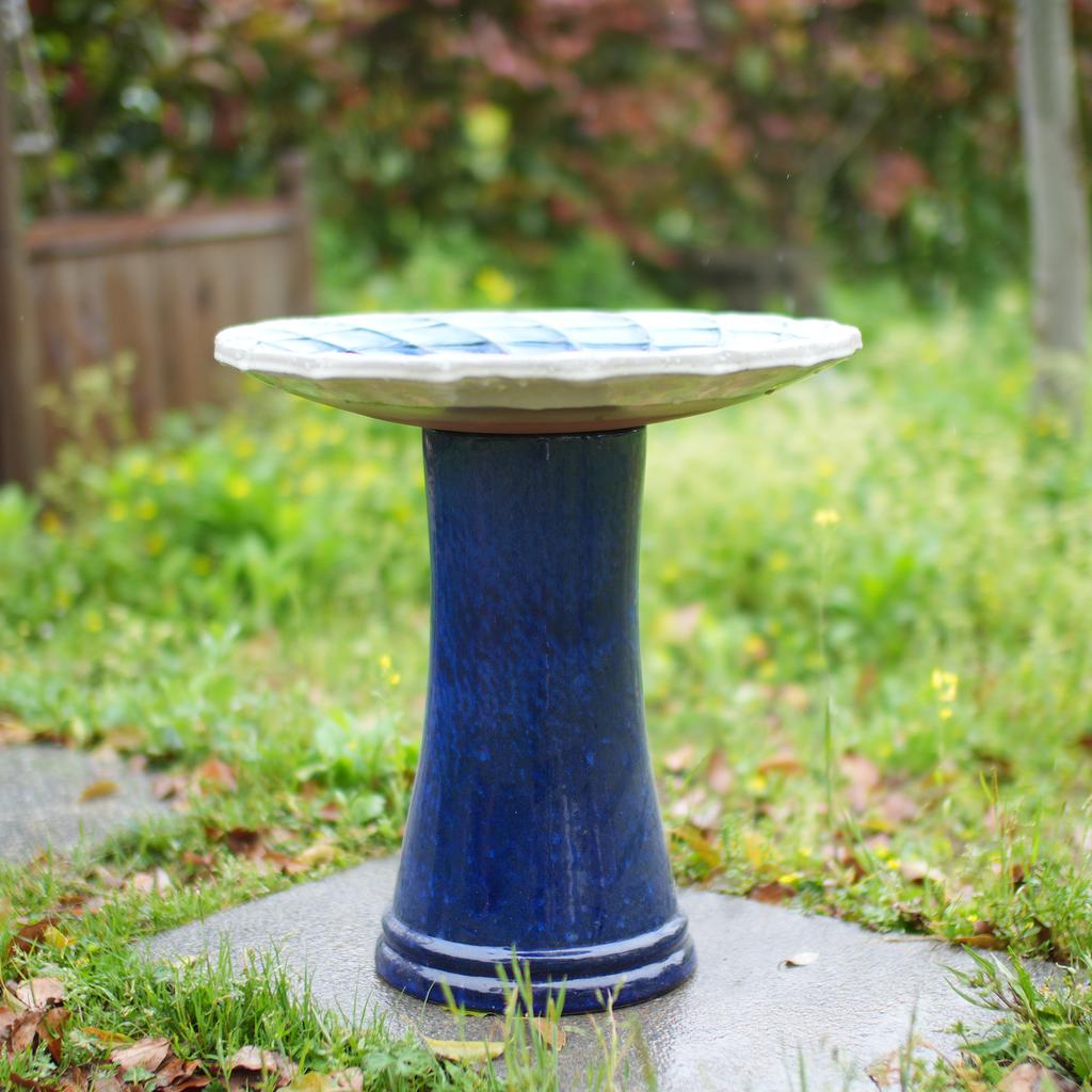 Handmade ceramic birdbath (diameter 43 cm, height 45 cm), royal blue-white gradient glaze, weatherproof & frost-resistant, for garden