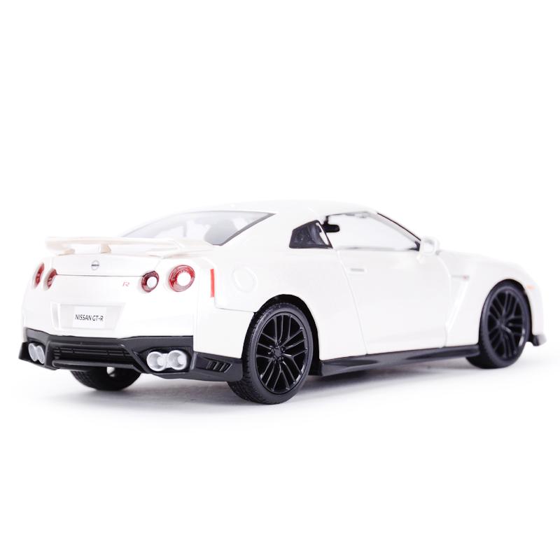Ббураго 1:24 Nissan 2017 GT-R Sports Car Static Die Cast Vehicles Collectible Model Car Toys