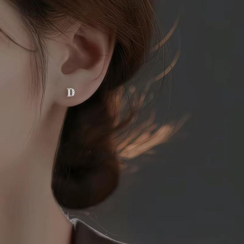Серьги для проколов мочек ушей, Маленькие серьги-гвоздики для женщин, Простые, Милые, Маленькие и Свежие Серьги, Нишевый Дизайн, Универсальные Серьги